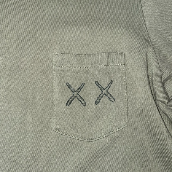 2016 KAWS x Uniqlo SS16 “XX” Pocket Olive Green T-Shirt - Size Medium - Picture 3 of 6
